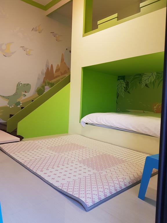 Childlike Innocence Homestay Хуалянь Экстерьер фото
